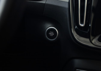 Подержанный автомобиль Volvo XC40 2021 года (23 фото)