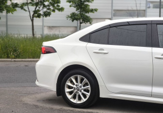 Подержанный автомобиль Toyota Corolla Sedan 2019 года (7 фото)