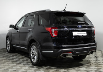 Подержанный автомобиль Ford Explorer 2018 года (7 фото)