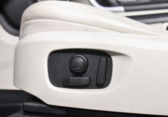 Подержанный автомобиль Land Rover Discovery Sport 2015 года (11 фото)