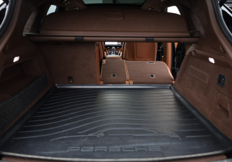 Подержанный автомобиль Porsche Cayenne 2018 года (38 фото)