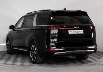 Подержанный автомобиль Kia Carnival 2022 года (7 фото)