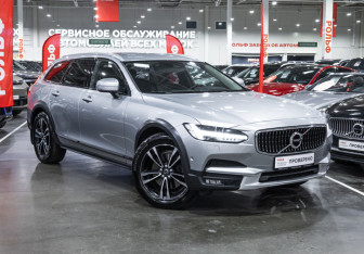 Подержанный автомобиль Volvo V90 Cross Country 2017 года (5 фото)