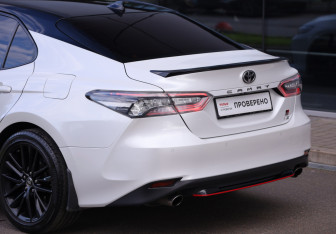 Подержанный автомобиль Toyota Camry Sedan 2021 года (12 фото)
