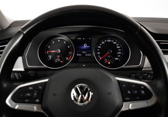 Подержанный автомобиль Volkswagen Passat Sedan 2020 года (11 фото)