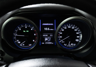 Подержанный автомобиль Toyota Land Cruiser Prado 2014 года (12 фото)