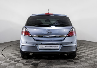Подержанный автомобиль Opel Astra Hatchback 2010 года (6 фото)