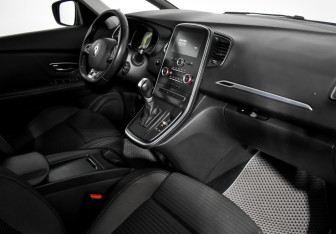 Подержанный автомобиль Renault Scenic 2017 года (14 фото)