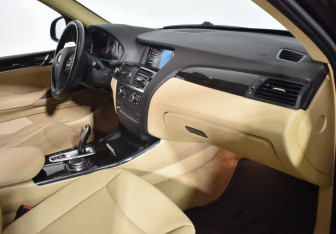 Подержанный автомобиль BMW X3 2015 года (12 фото)