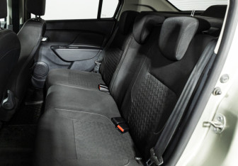 Подержанный автомобиль Renault Logan Sedan 2014 года (10 фото)