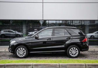 Подержанный автомобиль Mercedes-Benz GLE 2016 года (9 фото)