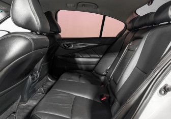 Подержанный автомобиль Infiniti Q50 2016 года (13 фото)