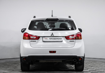 Подержанный автомобиль Mitsubishi ASX 2013 года (6 фото)