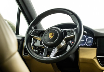 Подержанный автомобиль Porsche Cayenne 2019 года (18 фото)