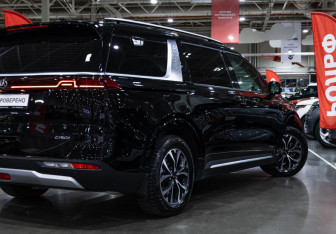 Подержанный автомобиль Kia Carnival 2021 года (9 фото)