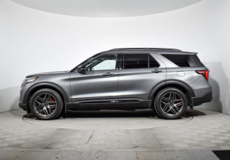 Подержанный автомобиль Ford Explorer 2024 года (8 фото)