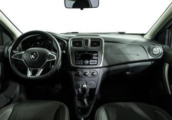 Подержанный автомобиль Renault Logan Sedan 2021 года (13 фото)