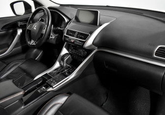 Подержанный автомобиль Mitsubishi Eclipse Cross 2018 года (16 фото)