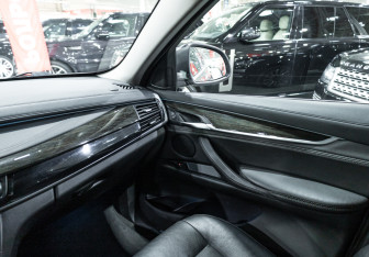 Подержанный автомобиль BMW X6 2019 года (26 фото)