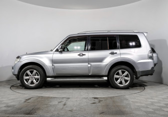 Подержанный автомобиль Mitsubishi Pajero 2008 года (8 фото)