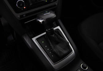 Подержанный автомобиль Skoda Octavia Liftback 2010 года (12 фото)