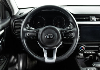 Подержанный автомобиль Kia Rio Sedan 2021 года (20 фото)