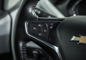 Подержанный автомобиль Chevrolet Bolt 2017 года (12 фото)