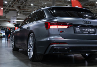 Подержанный автомобиль Audi A6 Wagon 2018 года (10 фото)