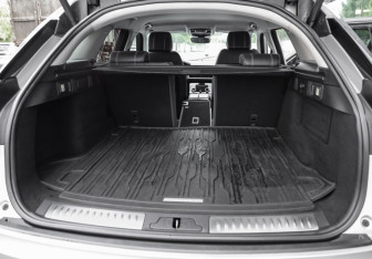 Подержанный автомобиль Land Rover Range Rover Velar 2017 года (37 фото)