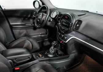 Подержанный автомобиль MINI Countryman 2017 года (13 фото)