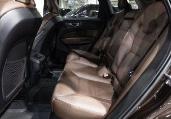 Подержанный автомобиль Volvo XC60 2019 года (12 фото)