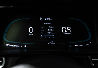 Подержанный автомобиль Hyundai Elantra Sedan 2023 года (12 фото)