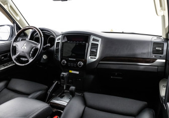 Подержанный автомобиль Mitsubishi Pajero 2019 года (9 фото)