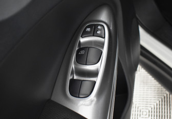 Подержанный автомобиль Nissan Juke 2015 года (18 фото)