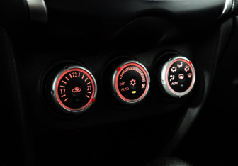 Подержанный автомобиль Mitsubishi ASX 2010 года (16 фото)