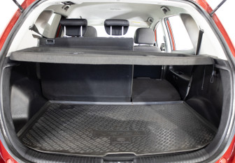 Подержанный автомобиль Kia Venga 2012 года (14 фото)