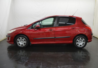 Подержанный автомобиль Peugeot 308 Hatchback 2009 года (8 фото)