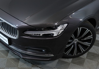 Подержанный автомобиль Volvo S90 2021 года (10 фото)
