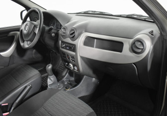 Подержанный автомобиль Renault Logan Sedan 2011 года (12 фото)