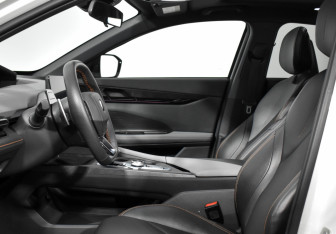 Подержанный автомобиль Changan UNI-V 2023 года (10 фото)