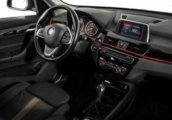 Подержанный автомобиль BMW X1 2017 года (9 фото)