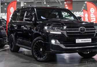 Подержанный автомобиль Toyota Land Cruiser Suv 2019 года (6 фото)