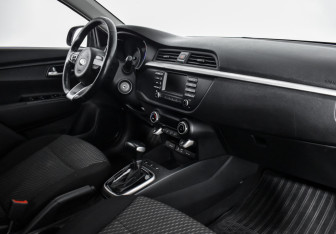 Подержанный автомобиль Kia Rio Sedan 2018 года (14 фото)