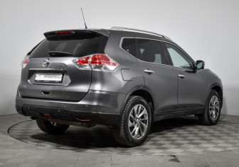 Подержанный автомобиль Nissan X-Trail 2015 года (5 фото)