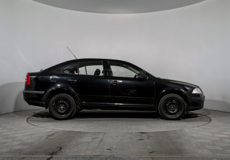 Подержанный автомобиль Skoda Octavia Liftback 2008 года (4 фото)