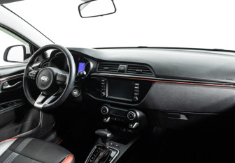 Подержанный автомобиль Kia Rio Hatchback 2020 года (9 фото)