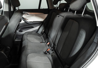 Подержанный автомобиль BMW X1 2019 года (10 фото)