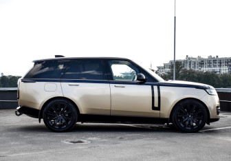 Подержанный автомобиль Land Rover Range Rover 2022 года (5 фото)
