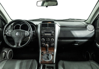 Подержанный автомобиль Suzuki Grand Vitara 2008 года (13 фото)