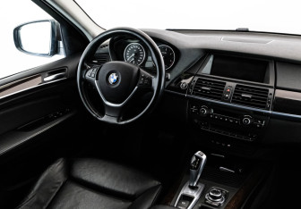 Подержанный автомобиль BMW X5 2013 года (15 фото)